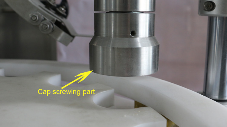 5 গ্যালন ফিলিং মেশিন গরম মোম ফিলিং মেশিন স্যাচিট ওয়াটার ফিলিং সিলিং মেশিন প্রস্তুত করুন